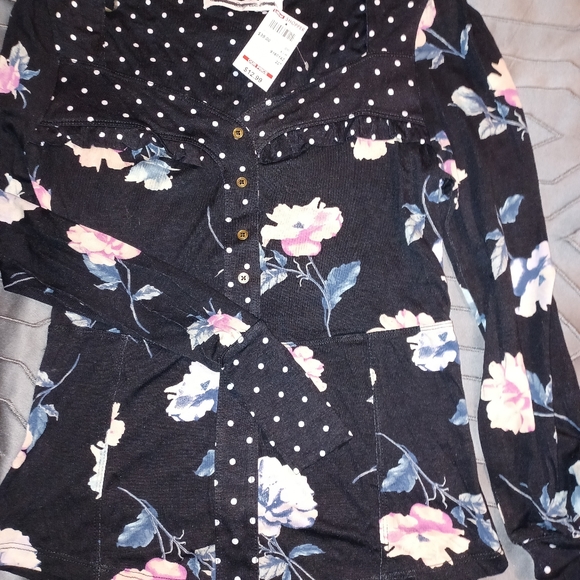 Pretty black top size medium. Brand new with tag on. - Picture 1 of 3